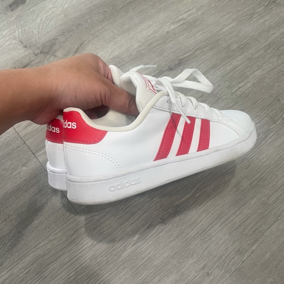 Kids adidas shoes - Picture 2 of 5